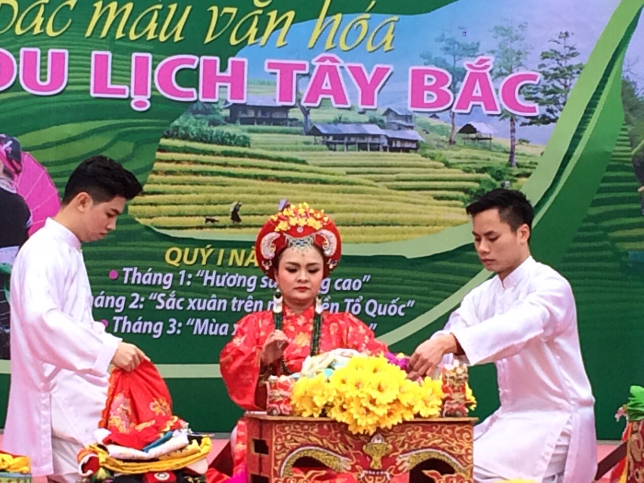 http://vinaculto.vn/Files/image/2018/HOAT%20DONG%20HANG%20THANG/T1_13_14_%20Vuixuantrayhoi/IMG_1204.JPG