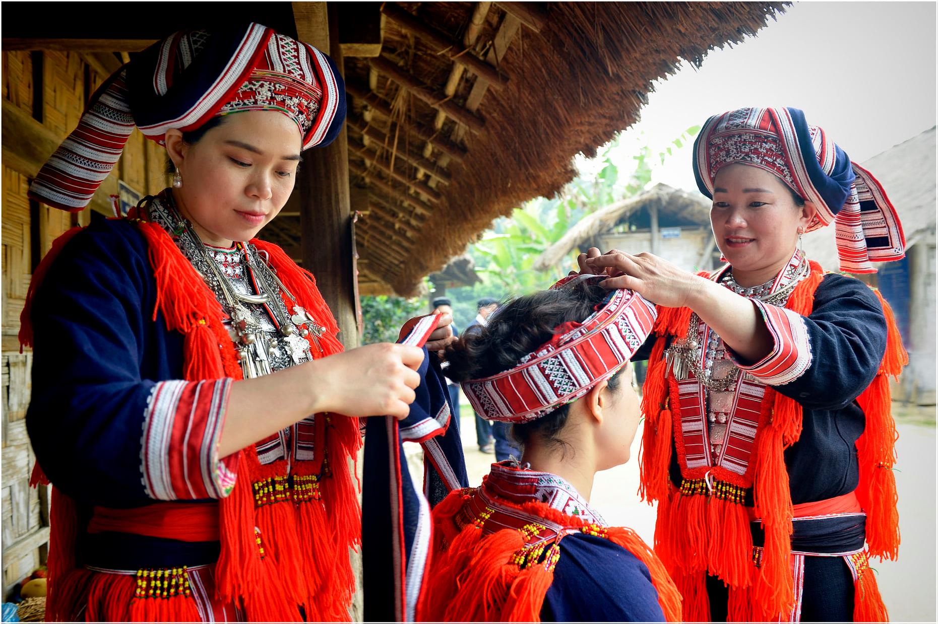 Trang phục truyền thống của người Dao Đỏ