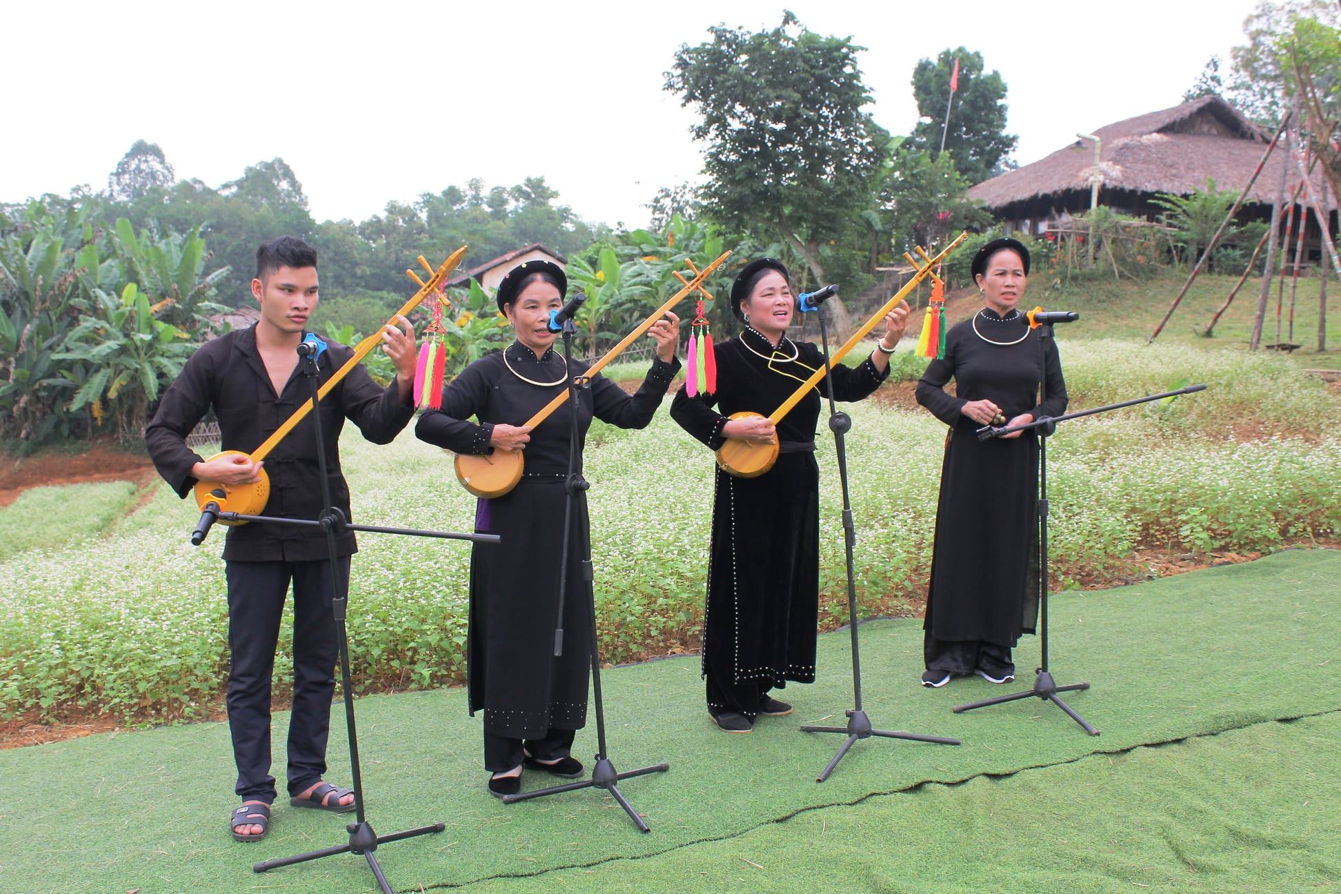 Nét đẹp trang phục áo dài dân tộc Tày