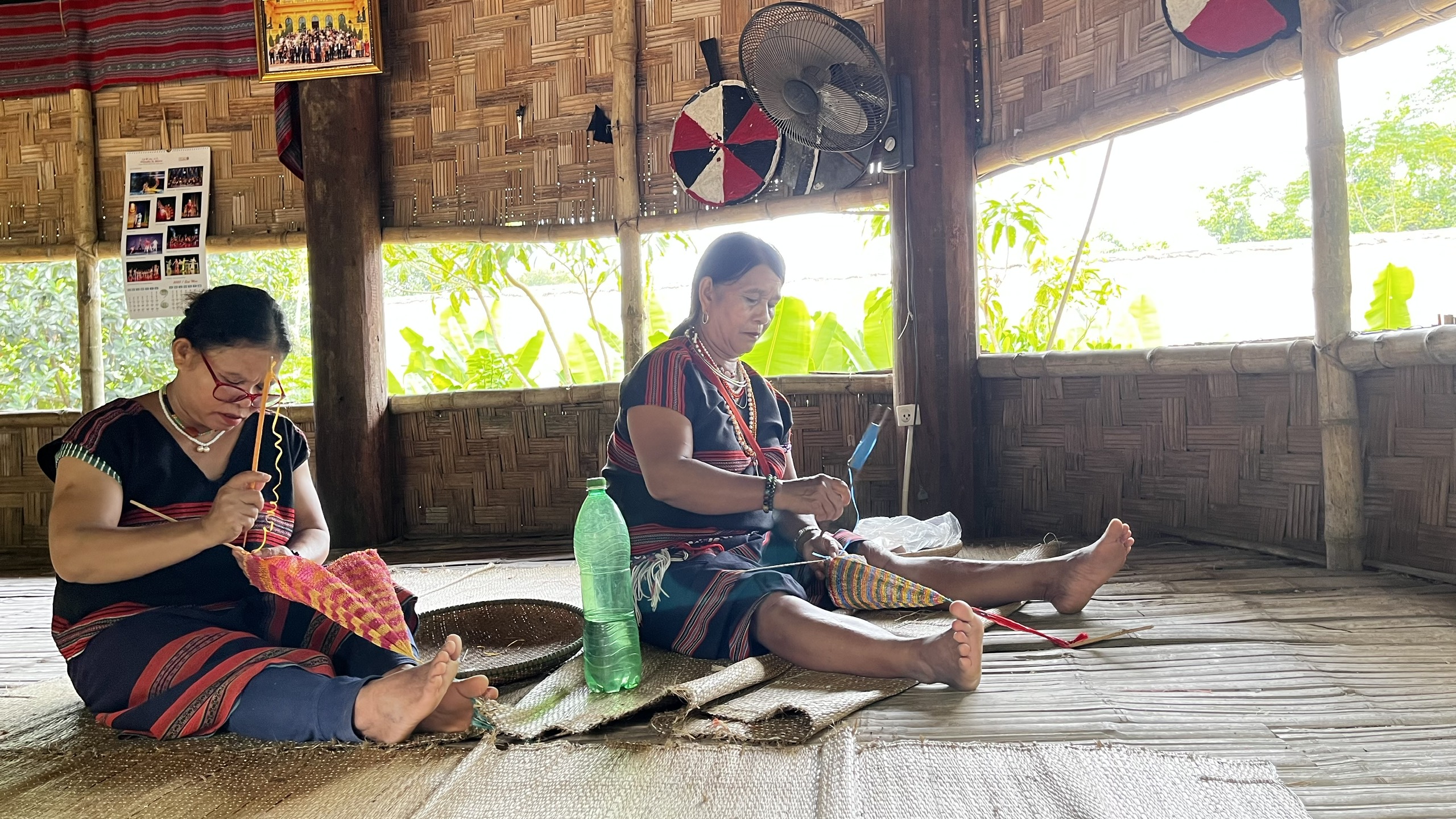 Nét đẹp trong cuộc sống hàng ngày của dân tộc Cơ Tu tại “Ngôi nhà chung”