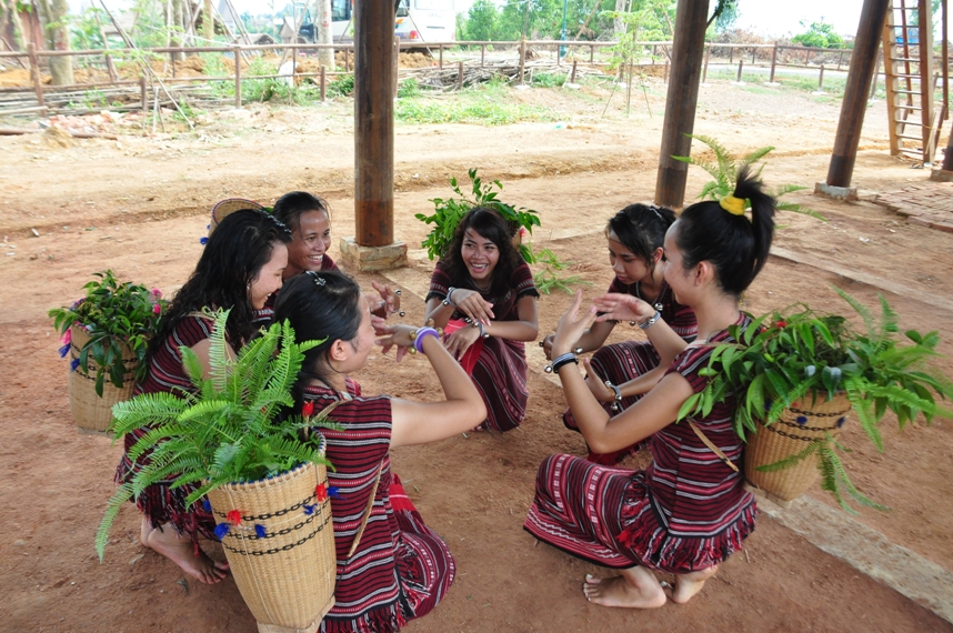 Một số hình ảnh đồng bào Chơ Ro sinh hoạt tại 