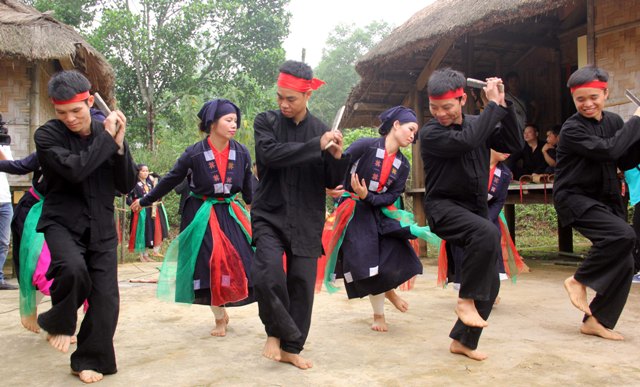 Tái hiện Lễ hội cầu mùa và giới thiệu múa Tắc Xình của dân tộc Sán Chay