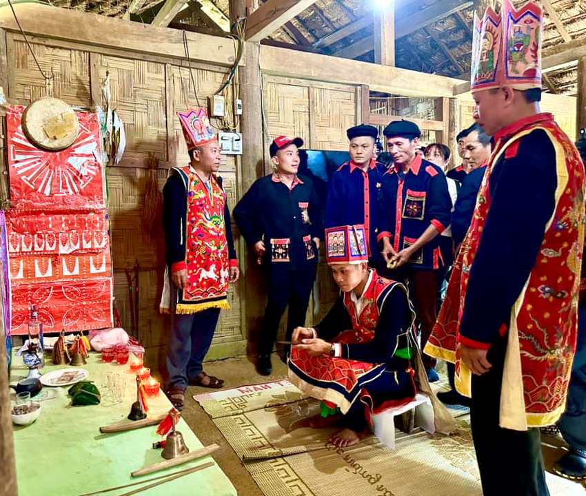 Tái hiện nghi lễ 