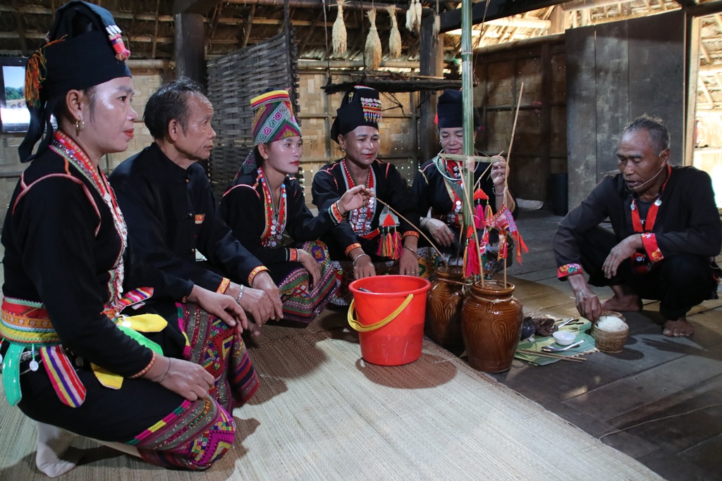 Lễ vào nhà mới được đồng bào dân tộc Khơ Mú tỉnh Sơn La tái hiện tại Làng Văn hóa - Du lịch các dân tộc Việt Nam