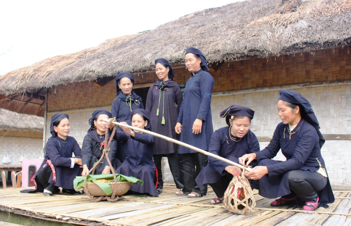 Tái hiện lễ đón dâu trong đám cưới của người Sán Chay