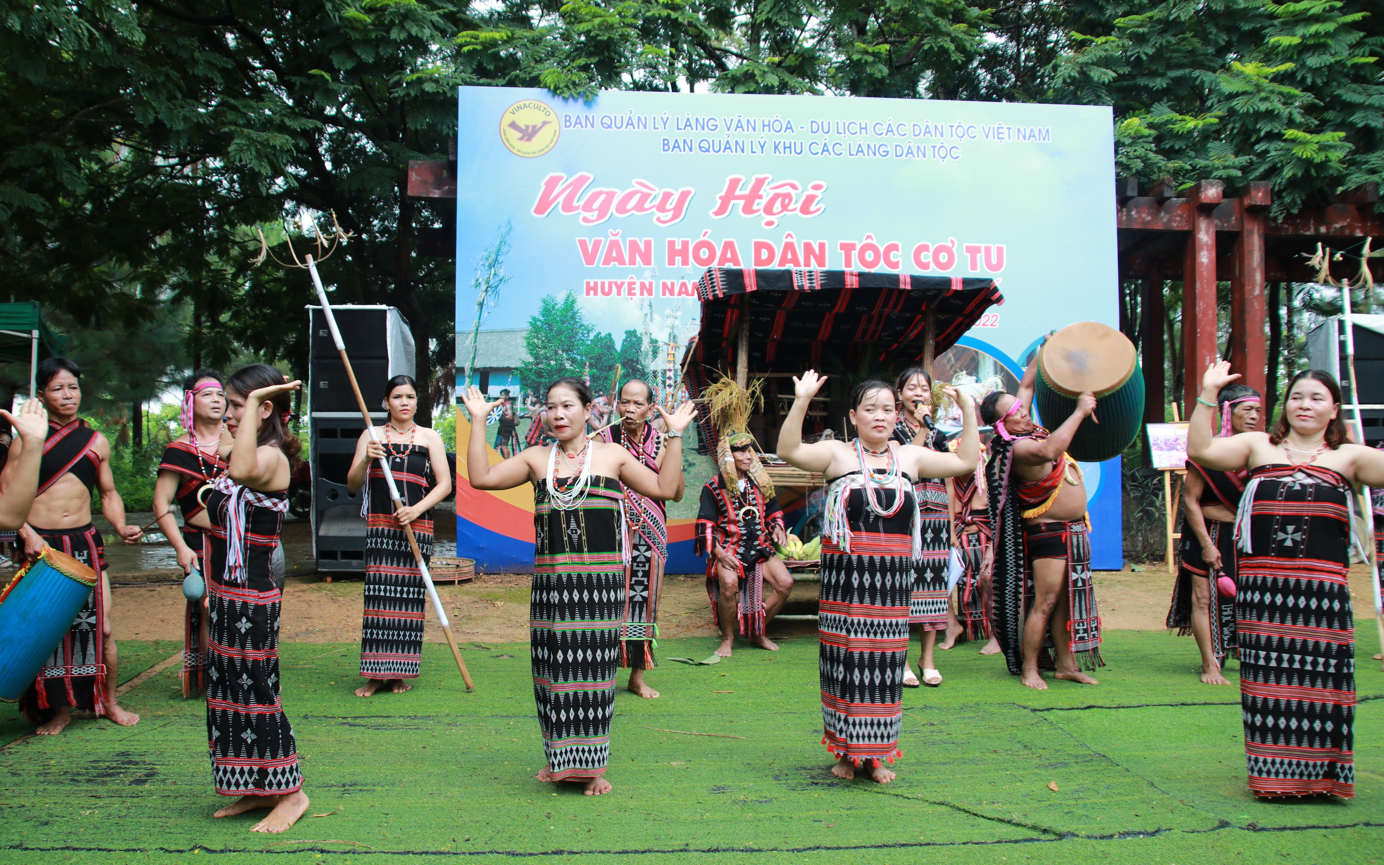  Thưởng thức văn nghệ dân gian độc đáo của dân tộc Cơ Tu
