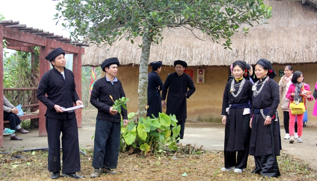 Tái hiện Tết Khu Cù Tê dân tộc La Chí tại “Làng”