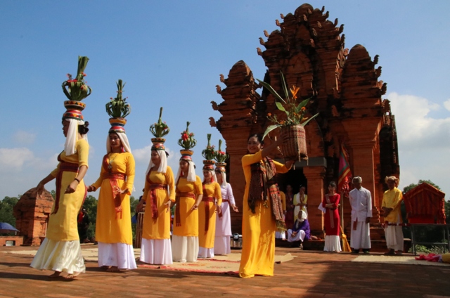 Tái hiện Lễ hội Katê và sắc màu văn hóa Chăm