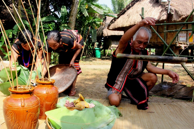 Lễ mừng lúa mới dân tộc Xơ Đăng tỉnh Kon Tum