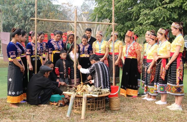 Tết Gơ rơ của dân tộc Khơ Mú (huyện Tương Dương, tỉnh Nghệ An)