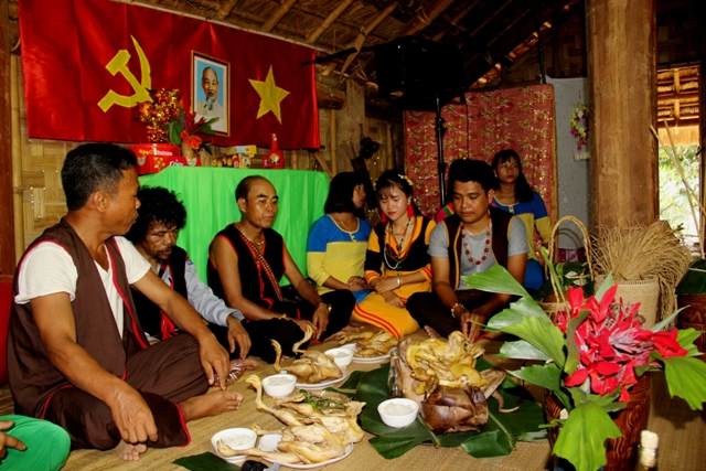 Đến “Làng” tham dự Lễ cưới của đồng bào Raglai