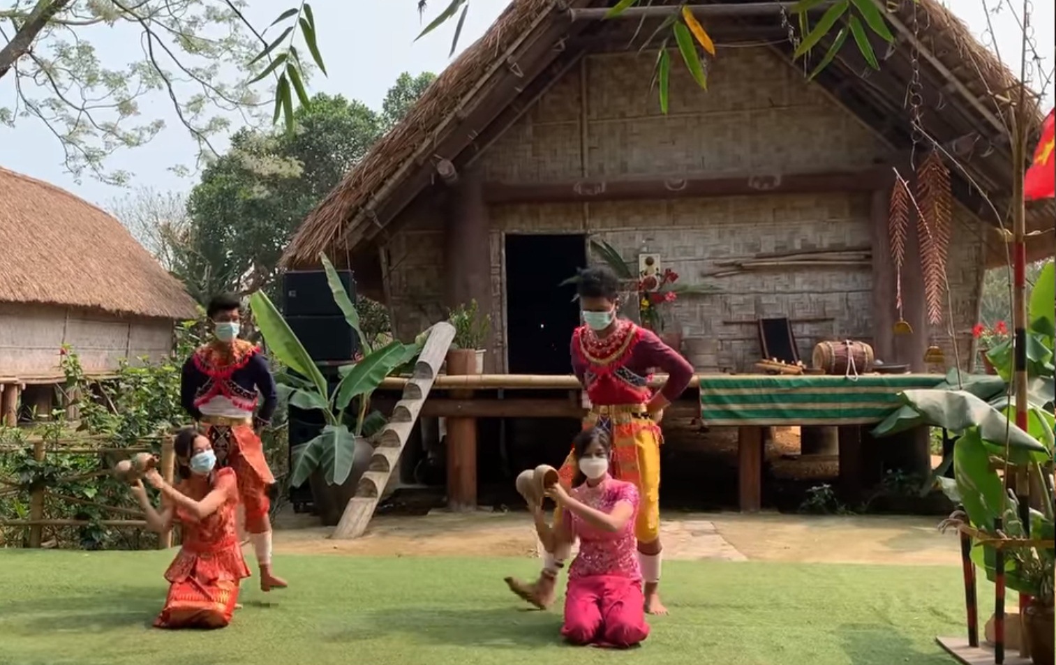 Điệu múa gáo dừa của dân tộc Khmer