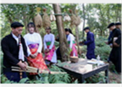 [Photo]  Lễ cúng thần rừng đầu nguồn dân tộc Mông