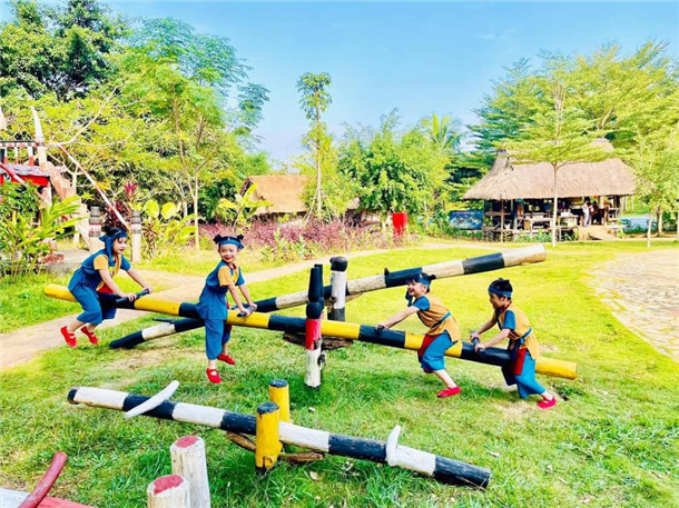 Trẻ em vui chơi 
