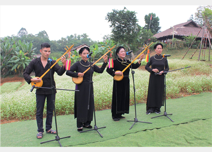 Nét đẹp trang phục áo dài dân tộc Tày