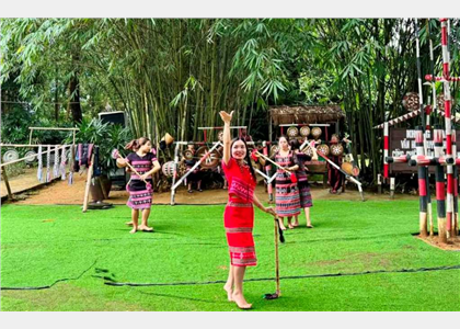 Rộn ràng giai điệu “Về với buôn làng”