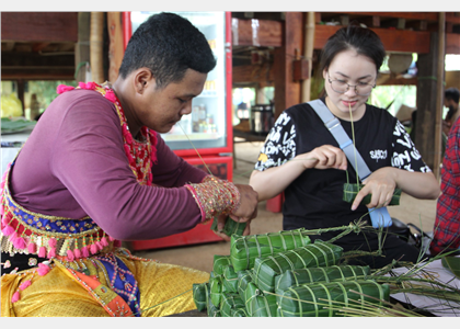 Trải nghiệm làm món ăn truyền thống của đồng bào Khmer và đồng bào Thái 