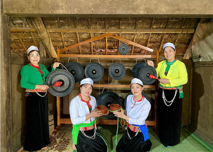 Vẻ đẹp trang phục truyền thống của phụ nữ dân tộc Mường