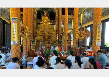 Lễ dâng y tắm mưa tại chùa Khmer