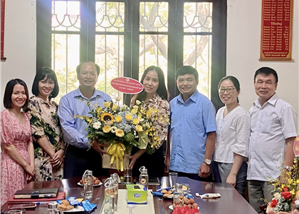 Lãnh đạo Ban Quản lý thăm, chúc mừng các cơ quan thông tấn, báo chí