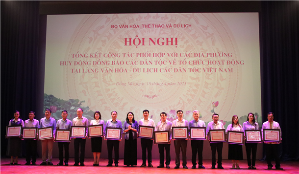 Hội nghị tổng kết công tác phối hợp với địa phương huy động đồng bào về hoạt động tại Làng