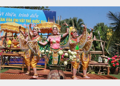 Thưởng thức nghệ thuật độc đáo Chầm Riêng Chà Pây và Rô băm của đồng bào Khmer 