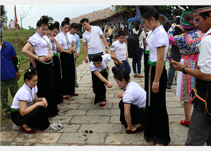 Độc đáo trò chơi tó má lẹ của dân tộc Thái