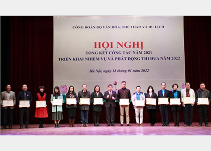 Công đoàn Ban Quản lý nhận bằng khen của Công đoàn Viên chức Việt Nam