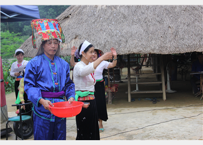Người Mường Hòa Bình cầu mưa tại Làng