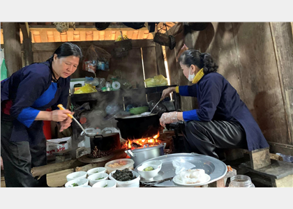 Thưởng thức hương vị món bánh cuốn canh của đồng bào dân tộc Nùng