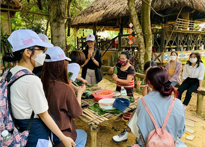 Cùng các bạn trẻ trải nghiệm văn hóa ẩm thực các dân tộc