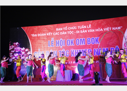 Tái hiện Lễ hội Ok Om Bok của đồng bào Khmer Nam Bộ