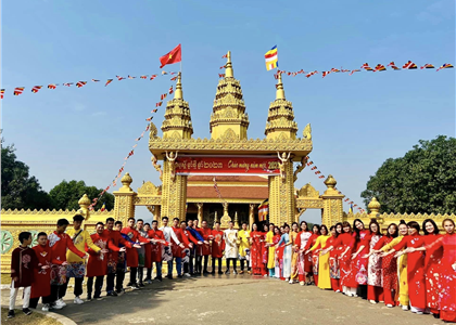 Nét đẹp của những tà áo dài tràn ngập tại “Ngôi nhà chung”