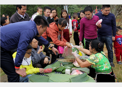 Phiên chợ vùng cao chào xuân 2021