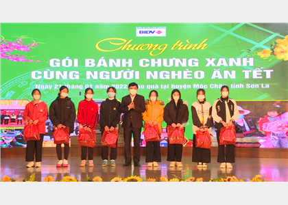 Chia sẻ yêu thương với “Gói bánh chưng xanh cùng người nghèo ăn Tết”