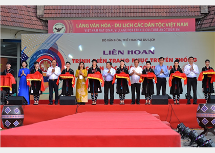 Khai mạc các hoạt động Liên hoan trình diễn trang phục truyền thống các dân tộc thiểu số Việt Nam khu vực phía Bắc lần thứ I