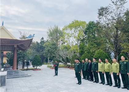 Chi hội Cựu chiến binh Ban Quản lý thăm di tích lịch sử tại Quảng Ninh và Hải Phòng nhân Ngày thành lập Quân đội Nhân dân Việt Nam