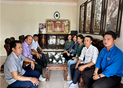 Ban Quản lý thăm hỏi các gia đình liệt sỹ nhân ngày Thương binh - Liệt sỹ 27/7