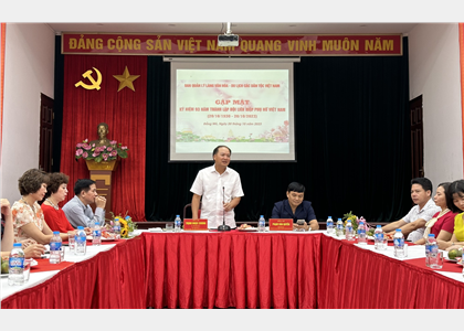 Gặp mặt nhân dịp kỷ niệm Ngày Phụ nữ Việt Nam (20/10)