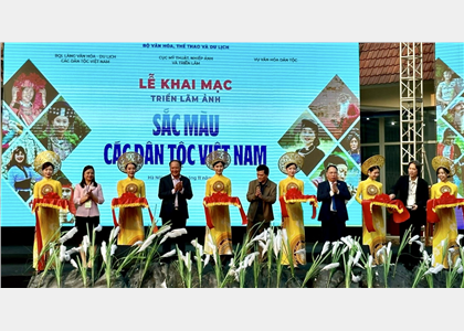 Khai mạc Triển lãm ảnh “Sắc màu các dân tộc Việt Nam”