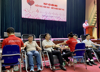 Công đoàn Ban Quản lý tham gia Ngày hội hiến máu “Hiến máu hôm nay - Sức khỏe ngày mai”